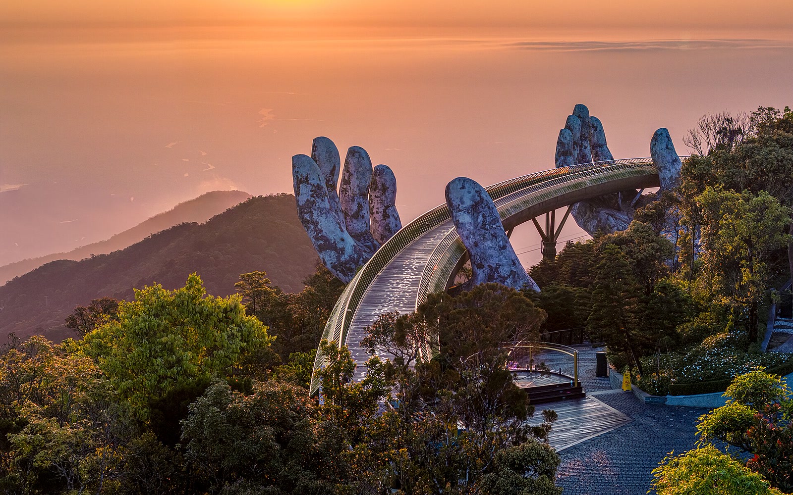 Cầu Vàng (Golden Bridge) at Sunset, Ba Na Hills
