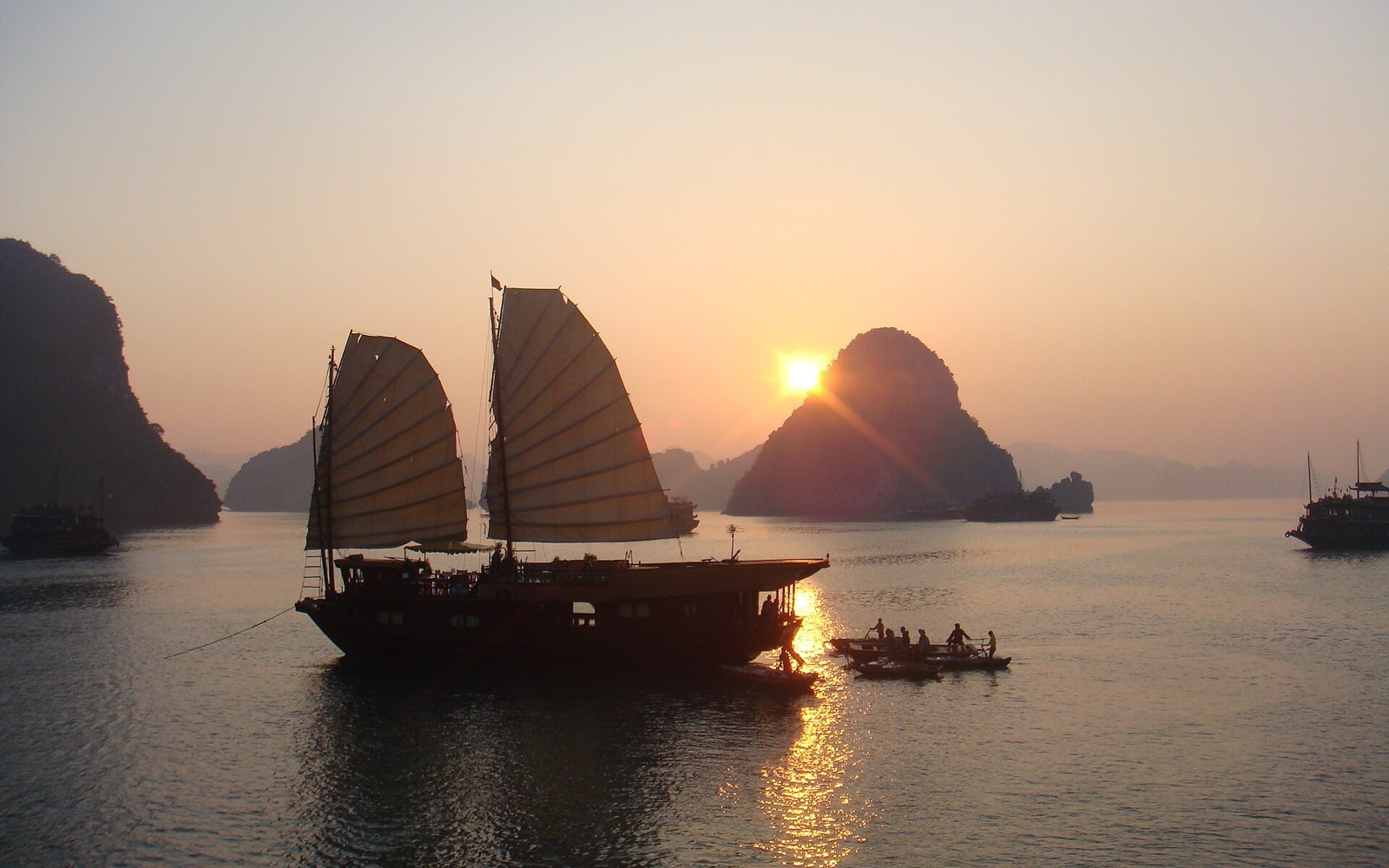 The Ultimate Vietnam 10 Day Itinerary: Hanoi Day Tours, Ninh Binh Day Tour, Ha Long Bay Cruise & Hoi An